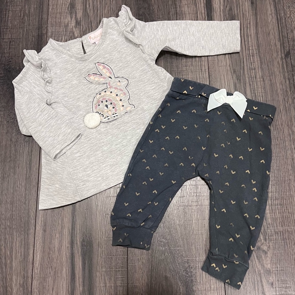 Savannah Flounce Over Shoulder Bunny Motif Long Sleeve Tee & Gold Pattern Pants